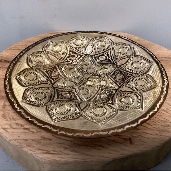 Vintage - Etched Copper Plate Decor Piece - Beautifully Crafted Collectible - Picture 7 of 10